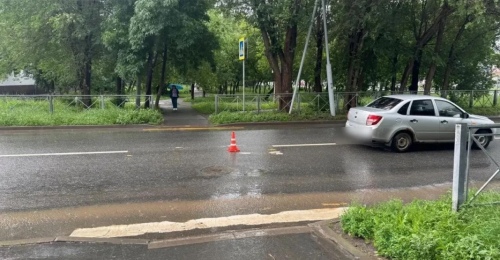 В Оренбурге автомобиль LADA Granta на «зебре» сбил ребенка