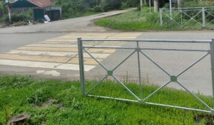 В Оренбурге пешеходный переход на улице Курача ведет в никуда 