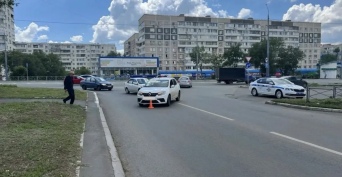В Оренбурге 74-летняя женщина переходила дорогу и попала под автомобиль