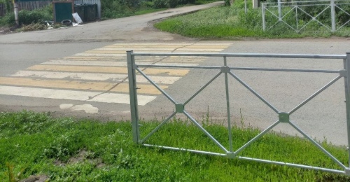 В Оренбурге пешеходный переход на улице Курача ведет в никуда 