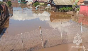 В Бугуруслане продолжают откачивать воду из домов местных жителей после наводнения