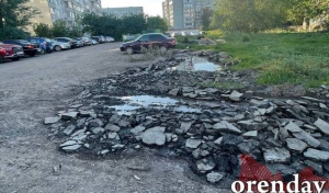 В Оренбурге ямы во дворах закидали кусками старого асфальта 
