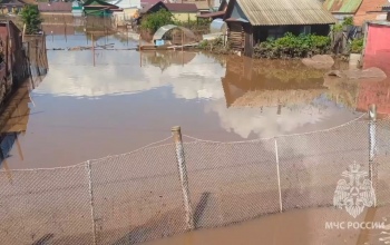 В Бугуруслане продолжают откачивать воду из домов местных жителей после наводнения