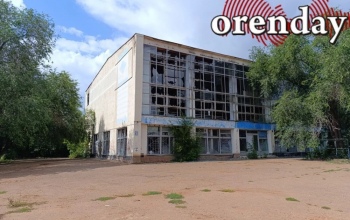 В Оренбурге аварийный бассейн «Автомобилист» обещали сделать центром адаптивной физкультуры, а теперь на него нет денег