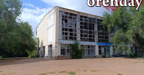 В Оренбурге аварийный бассейн «Автомобилист» обещали сделать центром адаптивной физкультуры, а теперь на него нет денег