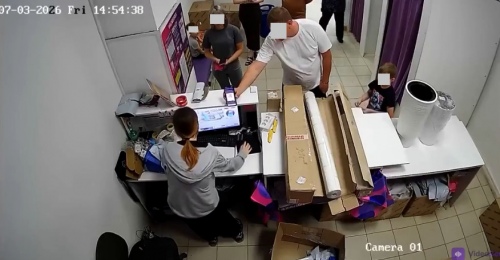 В Бузулуке клиент Wildberries оскорблял сотрудницу ПВЗ при детях