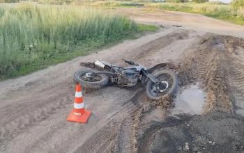 Разогнался и не вписался в поворот: в Оренбурге в ДТП пострадал водитель мотоцикла
