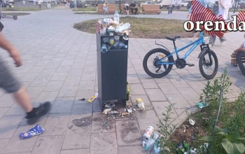 Новый парк на улице Братьев Хусаиновых в Оренбурге вновь утопает в мусоре