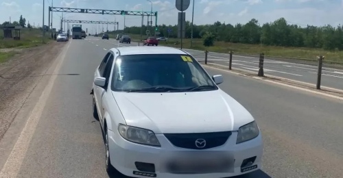 Около поселка Ленина грузовик врезался в автомобиль Mazda