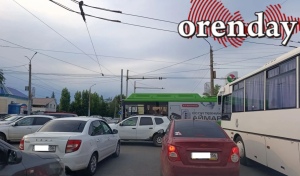 День без света и регулировки движения: в Оренбурге на Высотной встали лифты, на Терешковой — машины