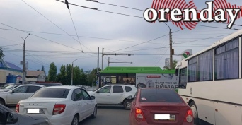 День без света и регулировки движения: в Оренбурге на Высотной встали лифты, на Терешковой — машины