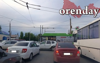 День без света и регулировки движения: в Оренбурге на Высотной встали лифты, на Терешковой — машины
