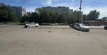 В Оренбурге на Родимцева «Лада» не уступила дорогу «Фольксвагену»