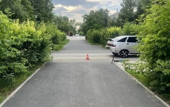 В Гае 9-летний мальчик на самокате угодил под колеса автомобиля