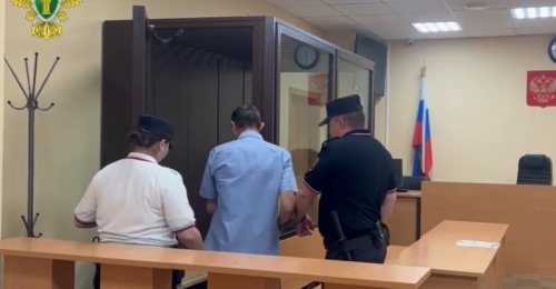 В Оренбурге под стражу отправили квартиранта, подозреваемого в убийстве хозяина жилья (18+)