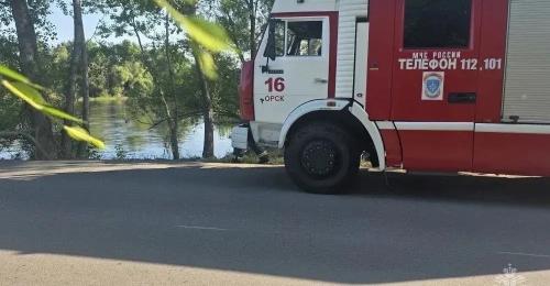 В Орске за сутки спасли двух человек, попавших в беду на воде