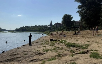 Жителей Оренбурга начали штрафовать за купание на несанкционированном пляже в районе улицы Красная площадь