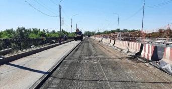 В Оренбурге водителям разрешили ездить по отремонтированной стороне моста через Урал