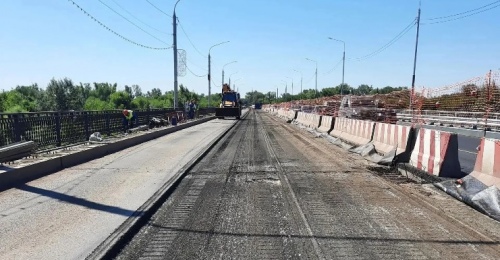 В Оренбурге водителям разрешили ездить по отремонтированной стороне моста через Урал
