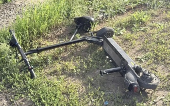 В Оренбурге двое детей на электросамокате попали под колеса ВАЗа