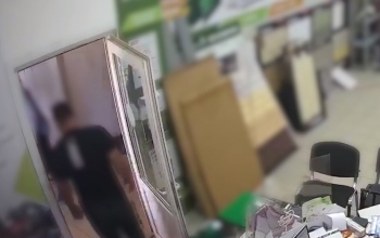 В Оренбуржье бывший муж напал на кассира магазина 