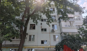В Оренбурге после смерти одинокого пенсионера никто не отреагировал на звонки жильцов МКД (18+)