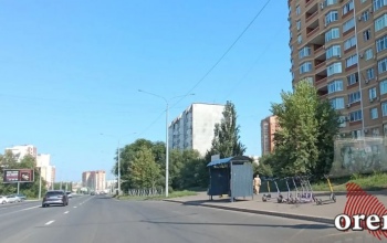 В Оренбурге до сих пор не появилось размеченных официальных стоянок для самокатов