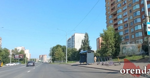 В Оренбурге до сих пор не появилось размеченных официальных стоянок для самокатов