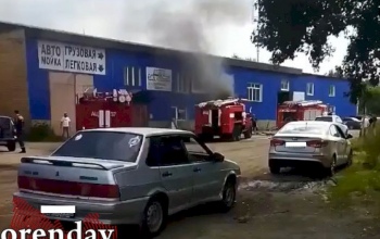 В Медногорске в автосервисе сгорел новый автомобиль местного жителя