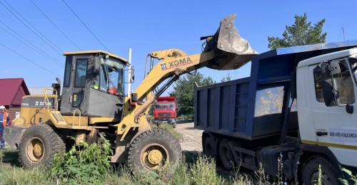 В Орске продолжают вывозить строительный мусор с территорий, пострадавших от паводка 2024 года