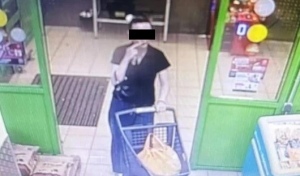 В Тюльгане девушка почти неделю выносила из магазина продукты