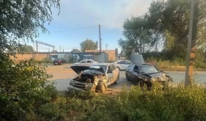В Орске выясняют обстоятельства столкновения двух автомобилей