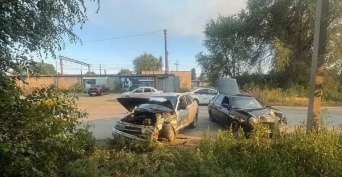 В Орске выясняют обстоятельства столкновения двух автомобилей