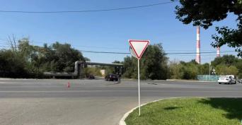 В Оренбурге на улице Терешковой дорогу не поделили две легковушки