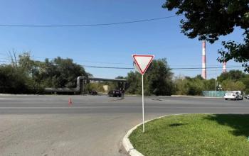 В Оренбурге на улице Терешковой дорогу не поделили две легковушки