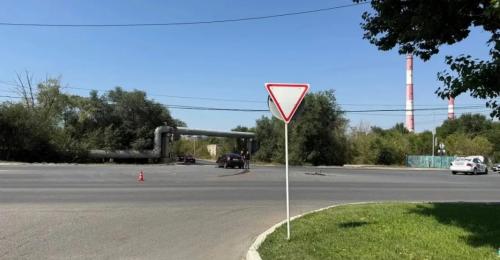 В Оренбурге на улице Терешковой дорогу не поделили две легковушки