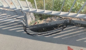 В Оренбурге новый мост на улице Конституции СССР продолжает разрушаться 