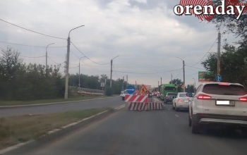 Из-за лютой пробки на Донгузской оренбуржцы опоздали на работу