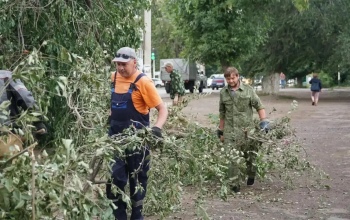 В Бузулуке продолжают устранять последствия урагана