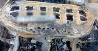 В Оренбурге водитель автомобиля Toyota на скорости въехал в бетонное ограждение