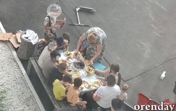 Милота дня: в Оренбурге во дворе дома на Автомобилистов соседи душевно отметили детский день рождения