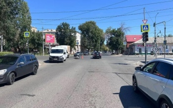 В Оренбурге 17-летний водитель питбайка залетел под колеса Opel