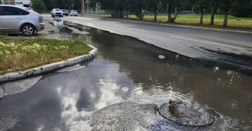 В Степном поселке Оренбурга снова фонтанируют колодцы