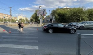 В Орске 13-летний водитель электросамоката попал под колёса Mercedes-Benz