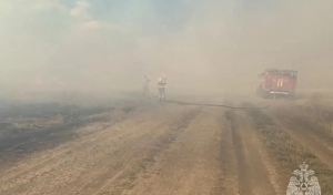 Под Орском бушует ландшафтный пожар