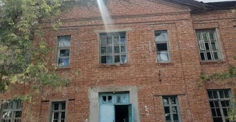 В поселке Караванный произошел пожар в старом здании школы-интерната