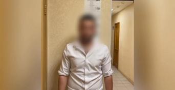 Разгромил прилавки, плевался и угрожал насилием: мужчина, устроивший в магазине дебош, помещен в спецприемник