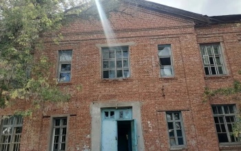 В поселке Караванный произошел пожар в старом здании школы-интерната