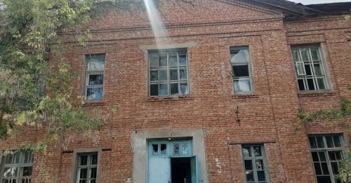 В поселке Караванный произошел пожар в старом здании школы-интерната