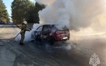 В Орске полыхнул учебный автомобиль